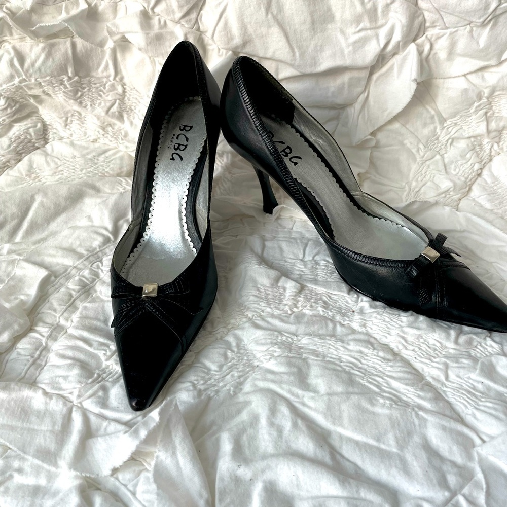 BCBG women’s size 7.5 black 3 inch heels.